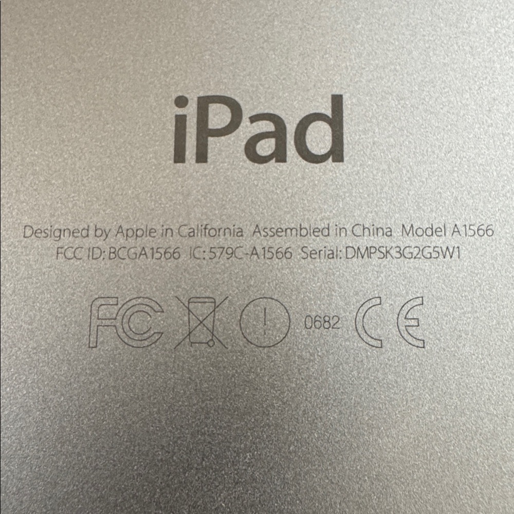 Apple iPad 128GB Air2 A1566 DMPSK3G2G5W1 + A1385 Power Adapter Charge Cable EUC - Picture 8 of 12